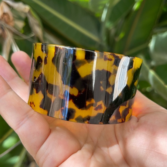 Tortoise shell cellulose acetate wide cuff bracelet bangle - Picture 2 of 10